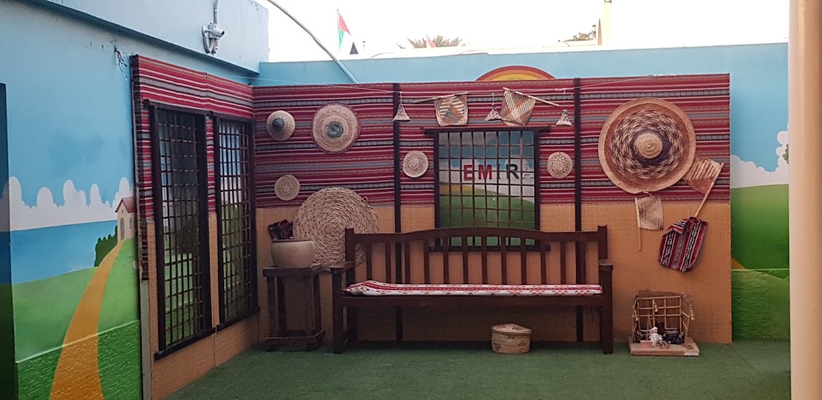 حضانة الطفولة المشرقة