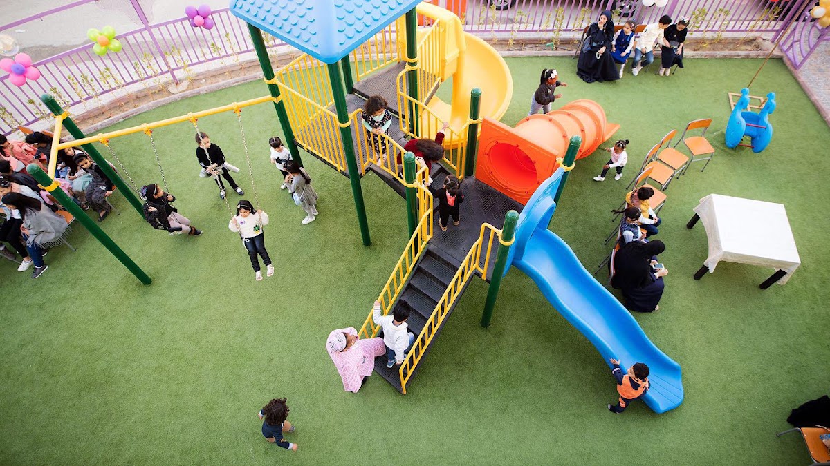Bloom Nursery Bilingual