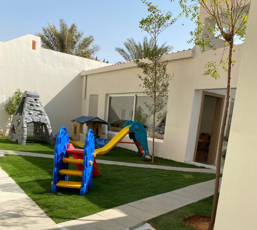 Riyad Childhood Montessori School - مدرسة رياض الطفولة