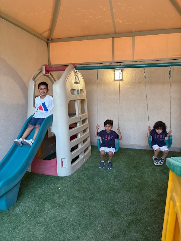 مركز اجيال القمه لحضانة الأطفال