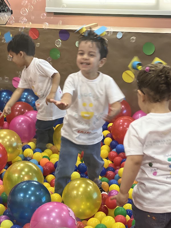 Giggles Daycare مركز ضحكات لضيافة الأطفال