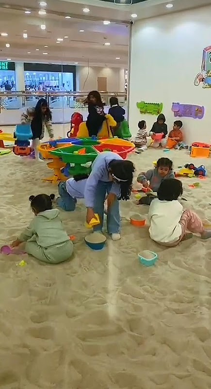 مكعب الألوان لضيافة الأطفال