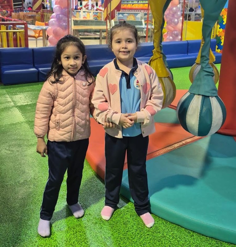 SMART MINDS DAY CARE AND PRE SCHOOL مركز العقل الذكي ضيافة الأطفال الأهلية