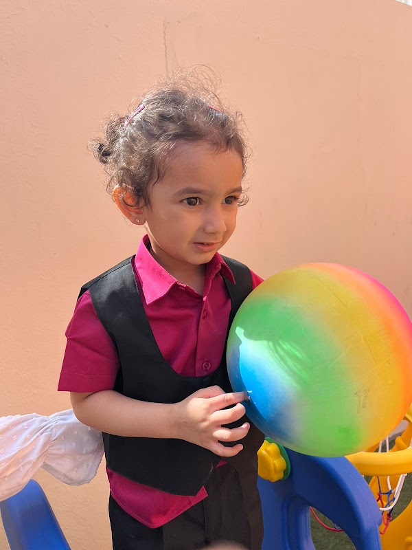 SMART MINDS DAY CARE AND PRE SCHOOL مركز العقل الذكي ضيافة الأطفال الأهلية